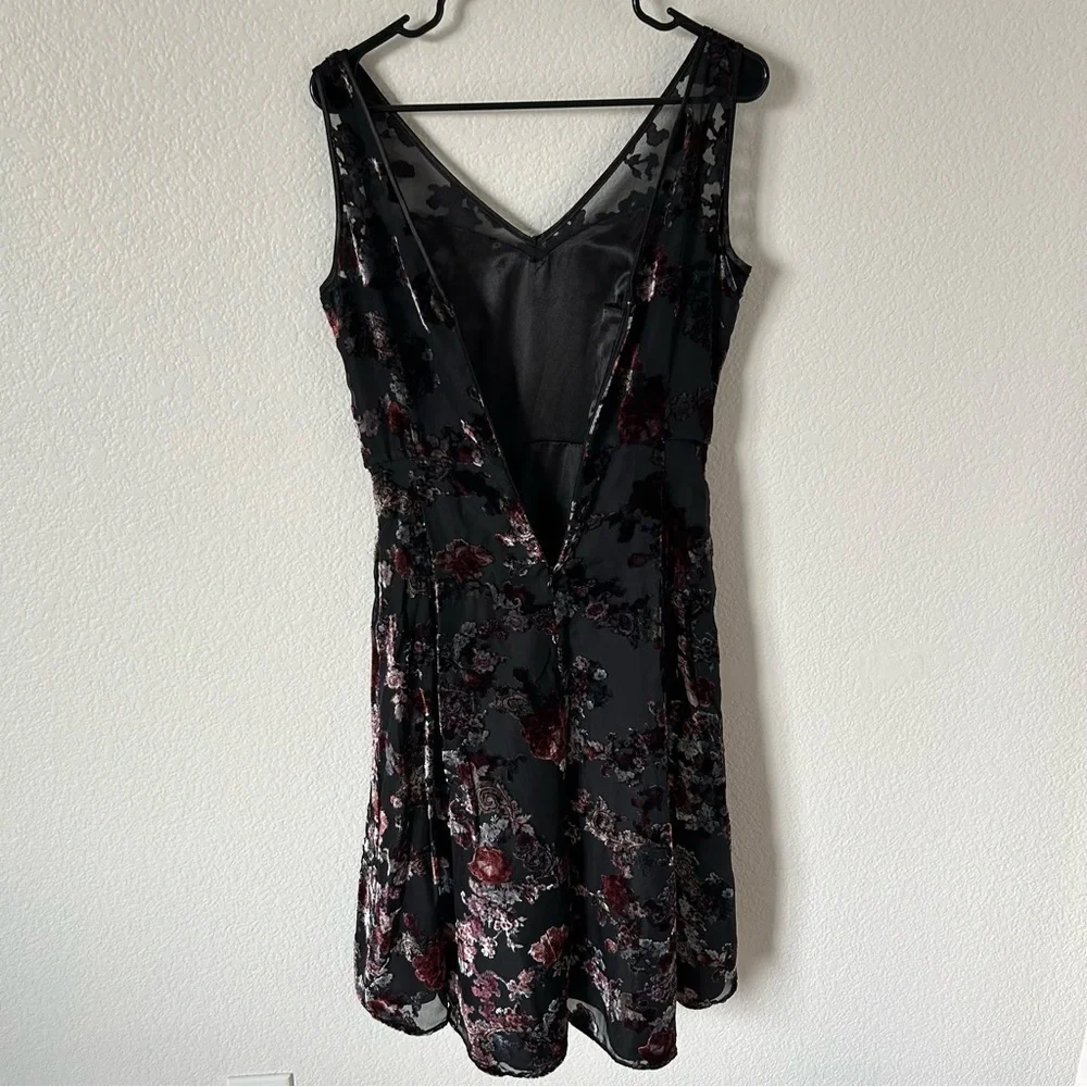 White House Black Market Black Floral Velvet 90s Inspired Formal Midi Dress - Picture 2 of 13